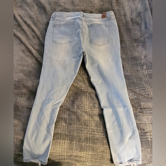 Distressed Jeans - Picture 3 of 4